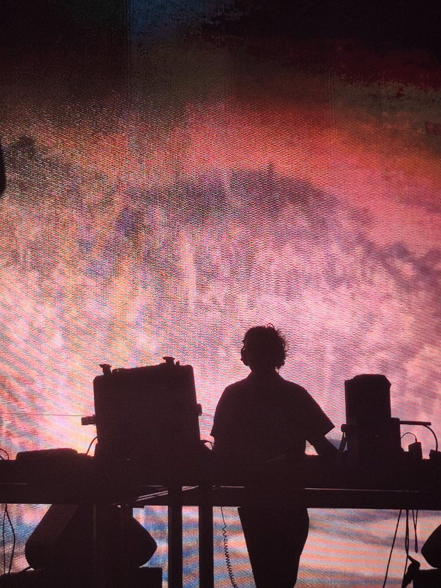 backstage raver 🌲📡 tweet media