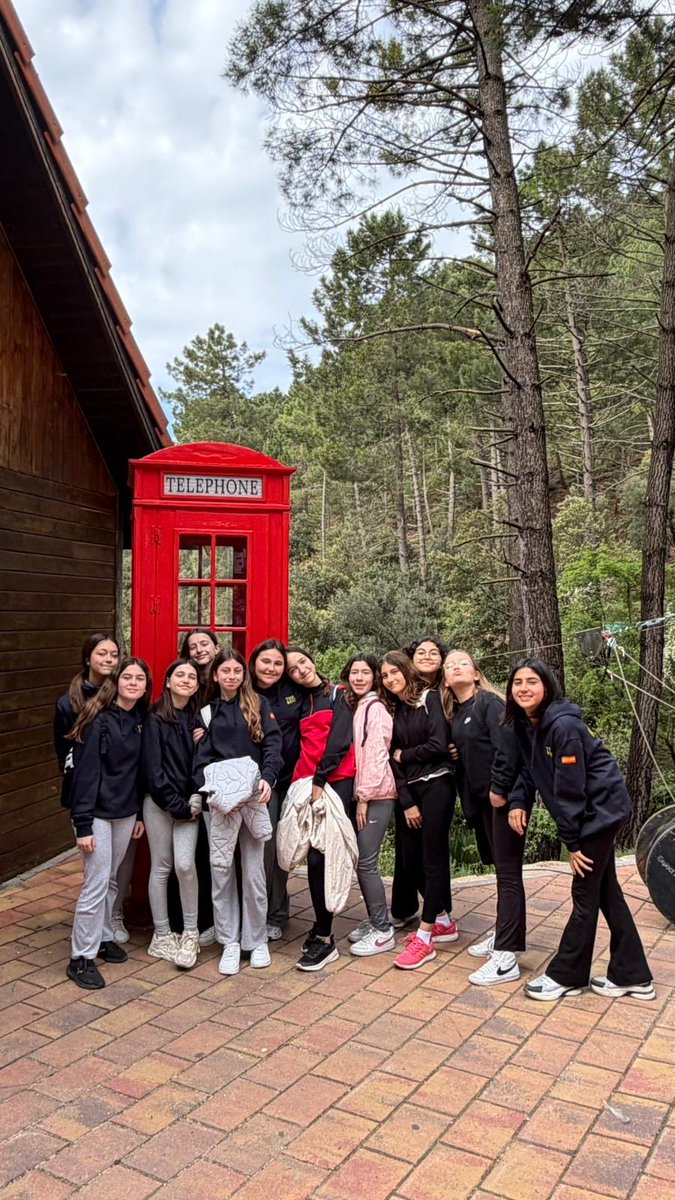 INMERSIÓN LINGUÍSTICA DE 1ºESO EN RIOPAR

Nuestros alumnos se despiden del campamento y van de camino a realizar una ruta en Mesones.