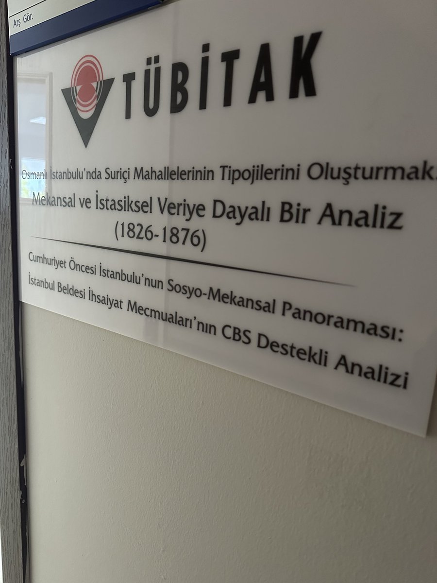 OttomanStudies's tweet photo. Sakarya Üniversitesi Osmanlı Araştırmaları Uygulama ve Araştırma Merkezi (OSAMER) bünyesinde proje üretim kültürü güçlenerek devam ediyor.

Merkezimizde Prof. Dr. Fatih Bozkurt, Dr. Öğr. Üyesi Burak Çıtır ve Arş. Gör. Büşranur Bekman Erkan yürütücülüğünde #TÜBİTAK proje ofislerimiz aktif şekilde çalışmalarını sürdürüyor. Proje bursiyerleri araştırma süreçlerine etkin biçimde katılıyor.

Prof. Dr. Fatih Bozkurt yürütücülüğünde “Osmanlı İstanbul’unun Servet ve Demografik Yapısı (1650-1810)” başlıklı #TÜBİTAK 1001 projesi, Dr. Öğr. Üyesi Burak Çıtır yürütücülüğünde “Cumhuriyet Öncesi İstanbul’un Sosyo-Mekânsal Panoraması: İstanbul Beldesi İhsâiyât Mecmuaları’nın CBS Destekli Analizi” başlıklı #TÜBİTAK 1002 projesi başarıyla devam ederken; Arş. Gör. Büşranur Bekman Erkan yürütücülüğündeki “Osmanlı İstanbulu’nda Suriçi Mahallelerinin Tipolojilerini Oluşturmak: Mekânsal ve İstatistiksel Veriye Dayalı Bir Analiz (1826-1876)” başlıklı #TÜBİTAK 3005 projesinin ise ön hazırlık süreci tüm hızıyla sürüyor. 

Bunun yanında #TÜBİTAK 2209-A kapsamında desteklenen iki öğrenci projemiz raporlama sürecine ulaşırken, iki yeni projemiz için de 2025 çağrı dönemi sonuçlarını bekliyoruz.

Dijital beşerî bilimler, Osmanlı şehir tarihi, veri temelli analiz ve CBS uygulamalarını bir araya getiren projelerimizle tarih araştırmalarına yeni yöntemler kazandırmaya devam ediyoruz.