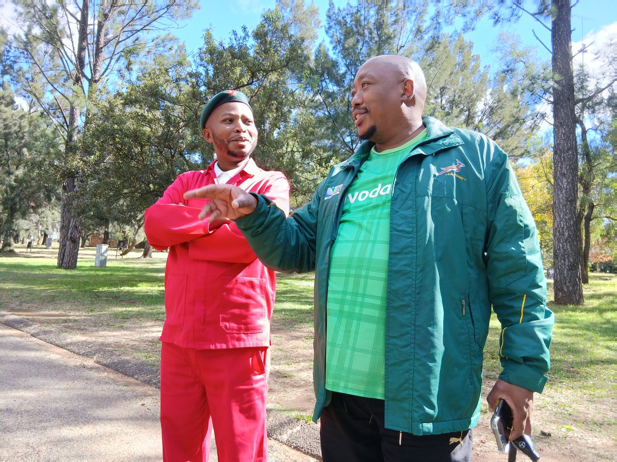 EFF_Emfuleni's tweet photo. 🚨 In Pictures 🚨
The EFF Emfuleni Sub-Regional Chairperson and MMC of Sports Recreation and Arts&amp;Culture Lehlohonolo Malindi had a welcoming meeting with the Executive Mayor of Emfuleni Local Municipality Sipho Radebe and actung Executive Director Ben Manzi.
#EFFinGovernance https://t.co/n8hukXX8oF