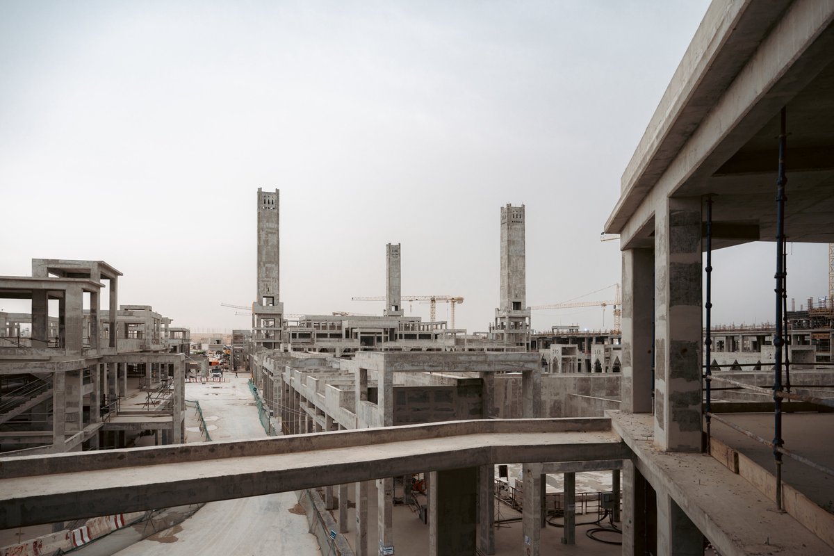 DiriyahCo's tweet photo. The Grand Mosque in #DiriyahSquare 🇸🇦
An iconic landmark designed to be woven into everyday life in #Diriyah1; walkable through a connected urban fabric that brings people closer to place and gives daily life a more human-centered character. https://t.co/UliFZTJbMX