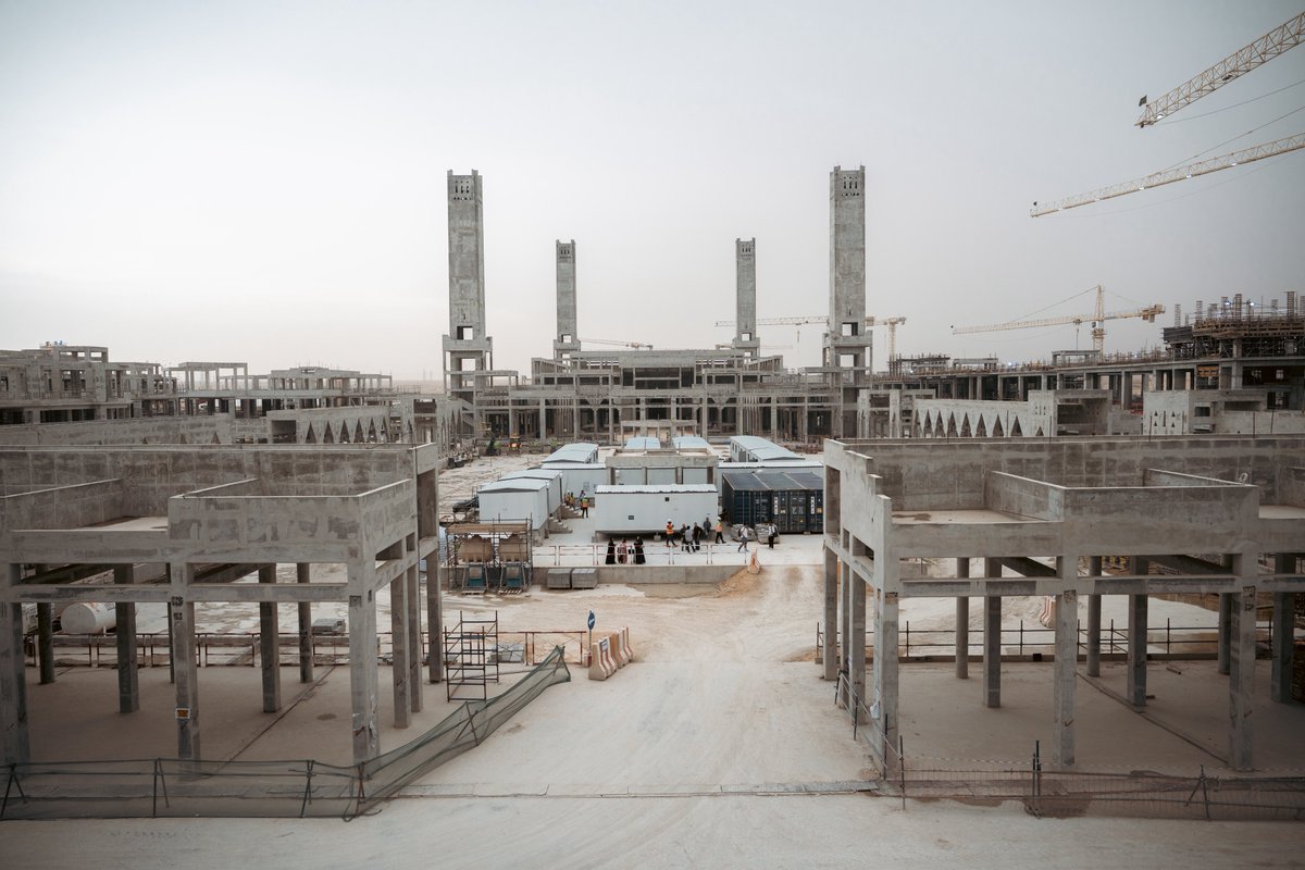 DiriyahCo's tweet photo. The Grand Mosque in #DiriyahSquare 🇸🇦
An iconic landmark designed to be woven into everyday life in #Diriyah1; walkable through a connected urban fabric that brings people closer to place and gives daily life a more human-centered character. https://t.co/UliFZTJbMX