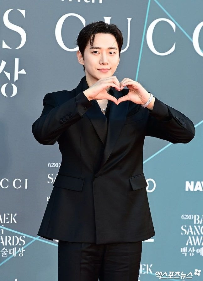 #TyphoonFamily star #LeeJunHo at the red carpet of #BaeksangArtsAwards2026.

#HallyuForums #BaeksangArtsAwards