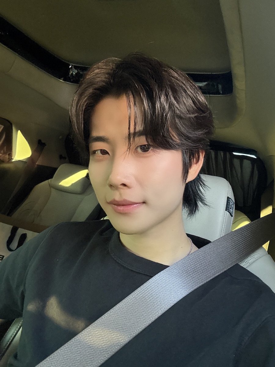 MJ__heart's tweet photo. 260508 

밥 챙겨 먹어~~💜

(묜주니도 맛있는거 머겅><🧡
#엠제이 #MJ #김명준 #아스트로 #ASTRO https://t.co/to4yix8MTk