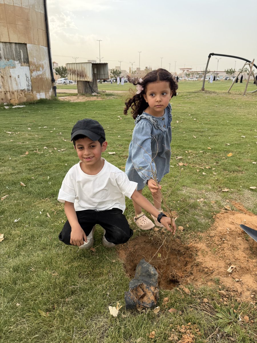 enzilfi's tweet photo. شاركت جمعية أصدقاء البيئة بمبادرة غرس الأشجار والتي نفذتها بلدية محافظة #الزلفي في حديقة عريعرة ضمن فعاليات #أسبوع_البيئة السعودي والذي ينفذه مكتب البيئة والمياه والزراعة في المحافظة https://t.co/vrF7q6ml2G