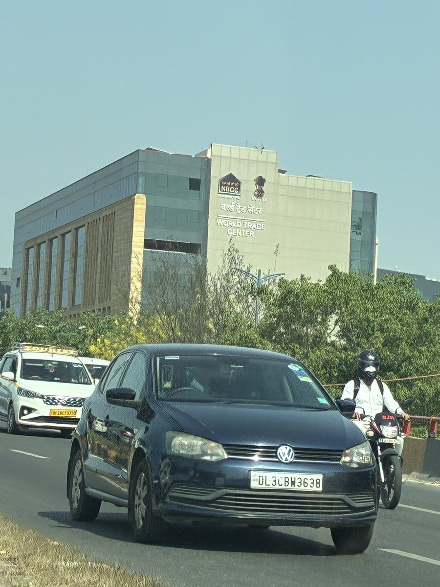 wokemaxpro's tweet photo. Gareebon ka WTC https://t.co/7yppzQVAT8