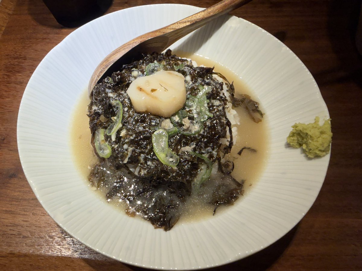 buchi831's tweet photo. 昼���は手打ち蓮でしお全部のせ&amp;チャーシュー飯。
夜はほたて日和で限定帆立とブドウ山椒の塩そば&amp;お茶漬け。
ラーメンざんまいな食生活やん。

#手打ち蓮
#ほたて日和 https://t.co/Eld62jILdO