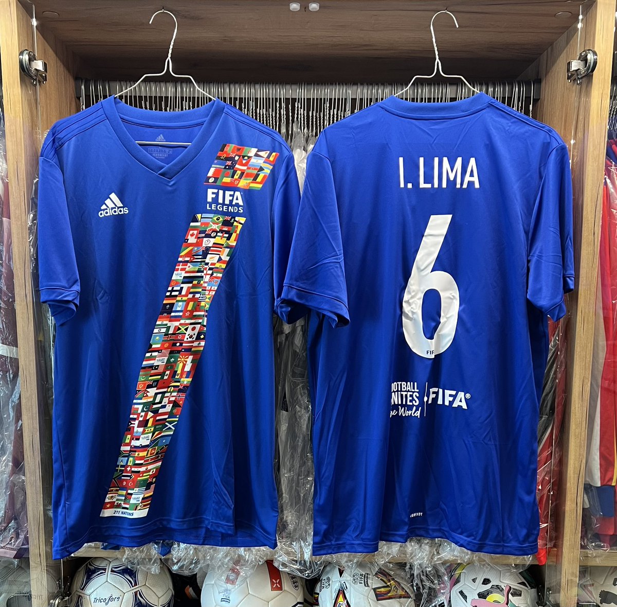 ildelima6's tweet photo. Obviously never worn, but absolutely one of my favourites @FIFAcom Legends ⚽️🌎 Thanks to @carles5puyol 😘 #andorra #carlespuyol #fifalegends https://t.co/00DwuQBc82