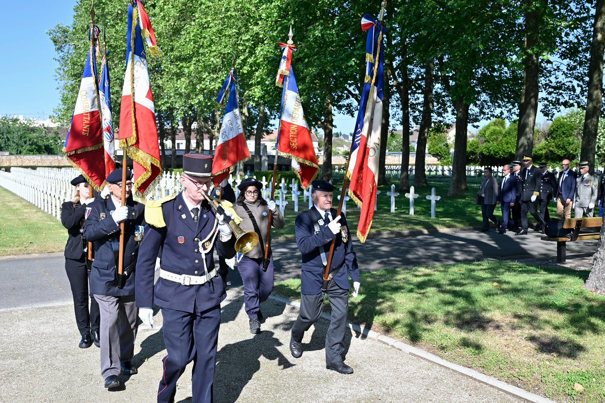sarthefr's tweet photo. 🇫🇷 Olivier Sasso, conseiller départemental, représentant Dominique Le Mèner, Président du Conseil départemental de la Sarthe, était présent à la cérémonie commémorative du 81e anniversaire de la victoire du 8 mai 1945 au Cimetière de l’Ouest du Mans. https://t.co/jvFZZz0ylS