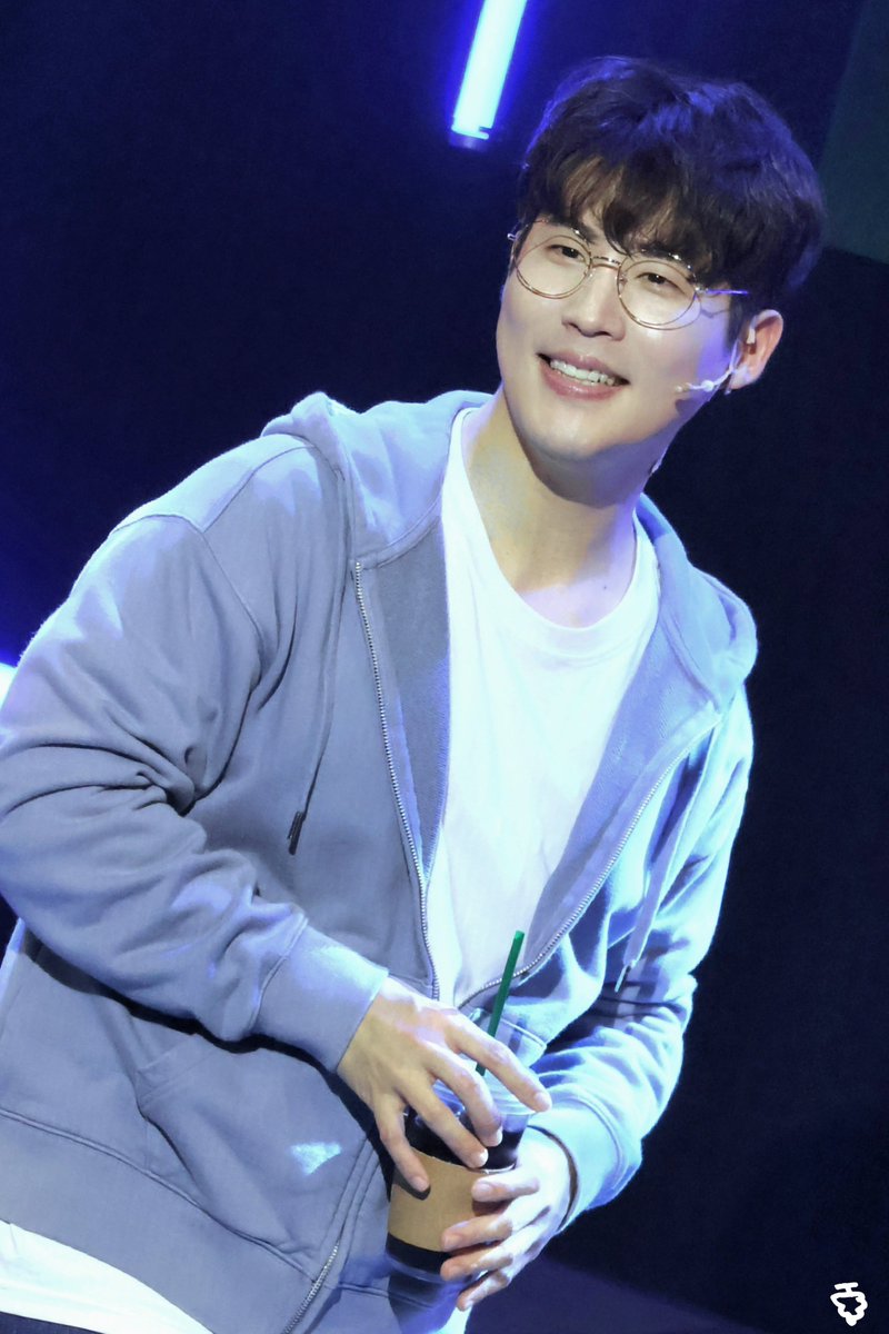 grape__grapes's tweet photo. 260507 뮤지컬 오즈 에필로그

오늘은 왠지 먹구름이 좀 걷혔나-♬

준役
#황두현 https://t.co/r99uWszsnQ