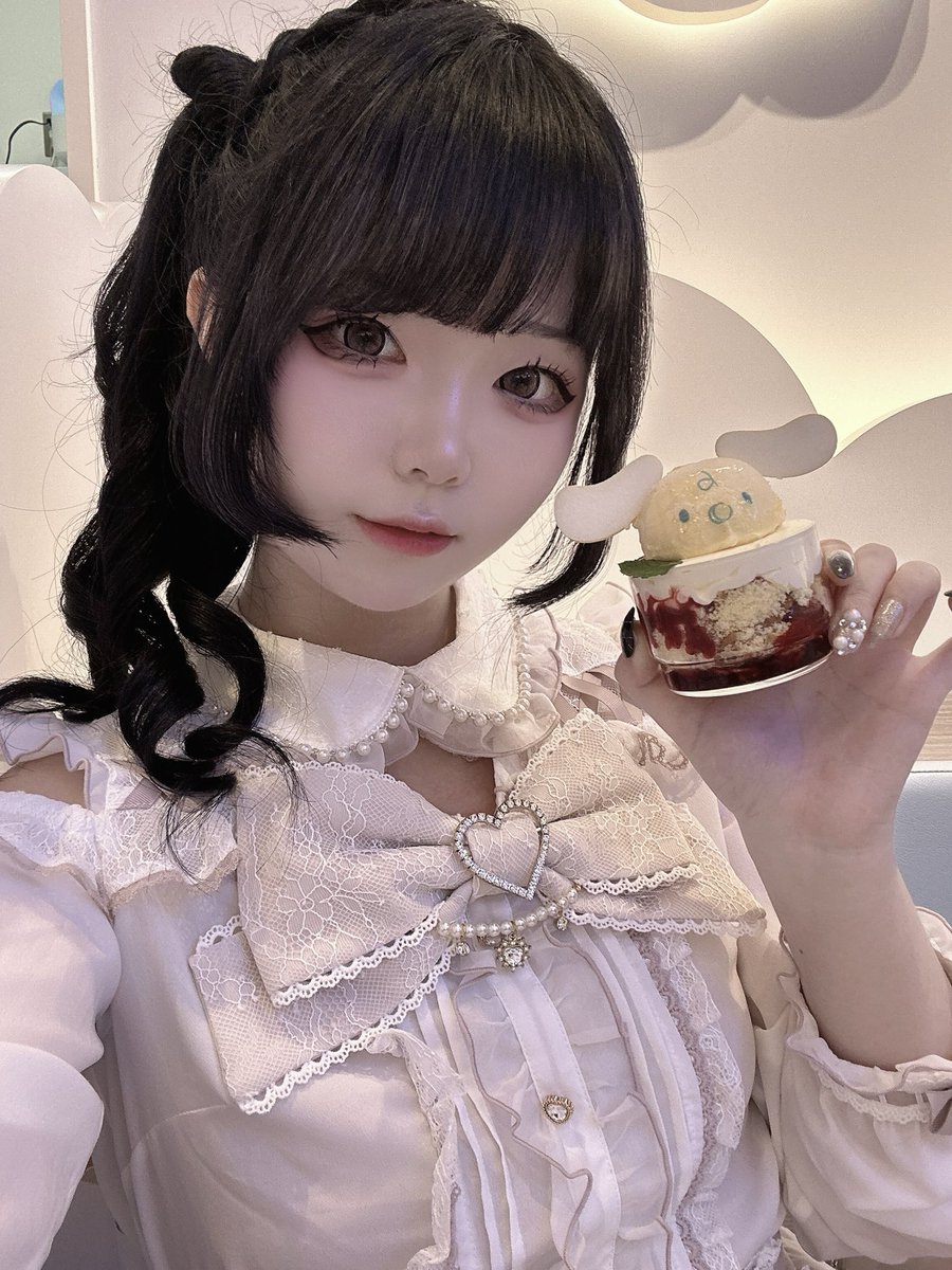 HyunE tweet media