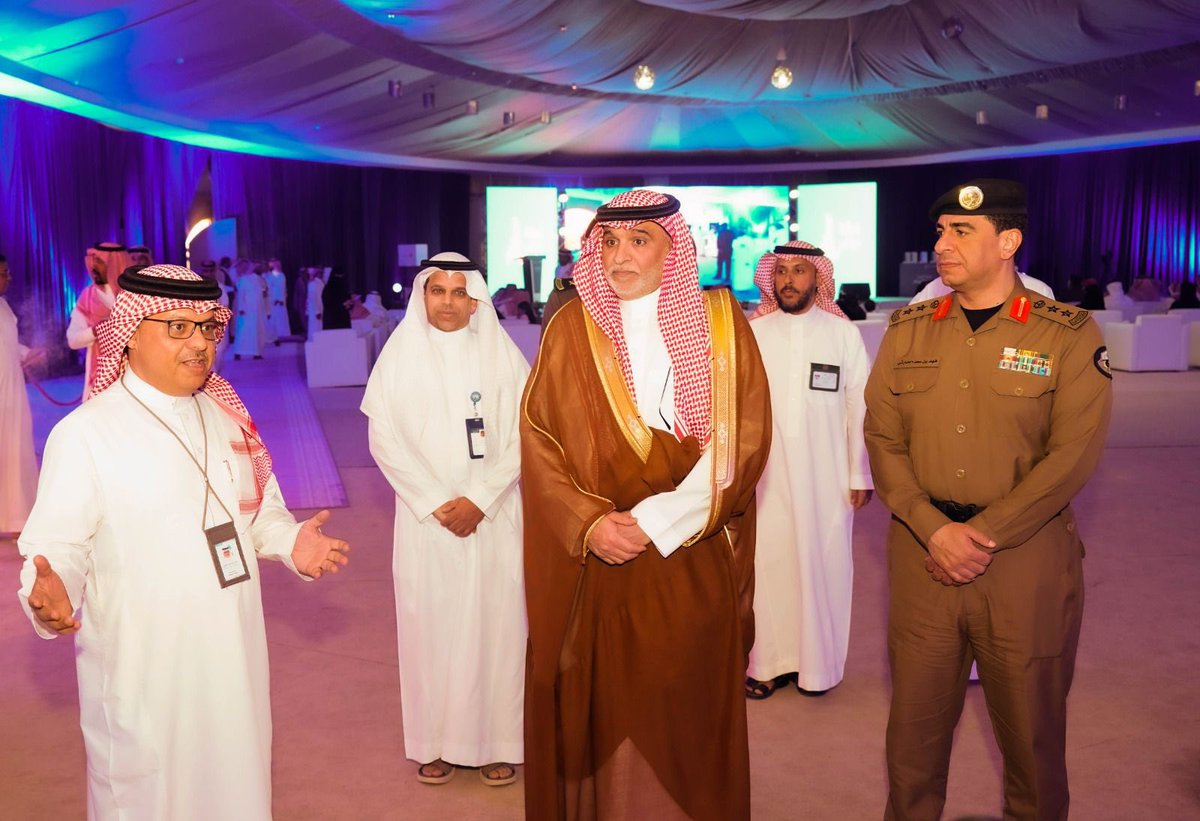 EalamNorth's tweet photo. بحضور سعادة محافظ طريف مركز التنمية الاجتماعية بعرعر ينفذ برنامج تنمية المجتمعات المحلية بالمحافظات “شمالنا مزدهر”

بحضور محافظ طريف الأستاذ خالد الرميخاني، ومدير عام فرع وزارة الموارد البشرية والتنمية الاجتماعية بالمنطقة أ/مقبل مطيلق العنزي، وعدد من مدراء الإدارات الحكومية https://t.co/bGwnivucor