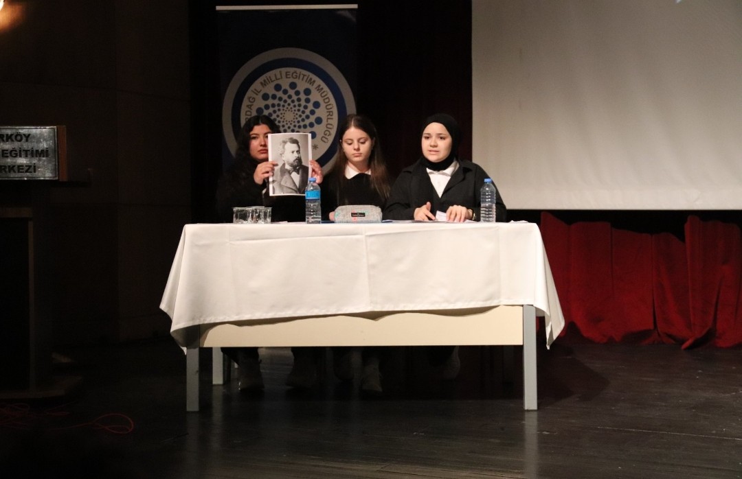 AIHLSARKOY's tweet photo. İl münazara yarışmasında ilçemizi temsil eden öğrencilerimizi ve öğretmenimizi tebrik ederiz. https://t.co/lsowCwovBG
