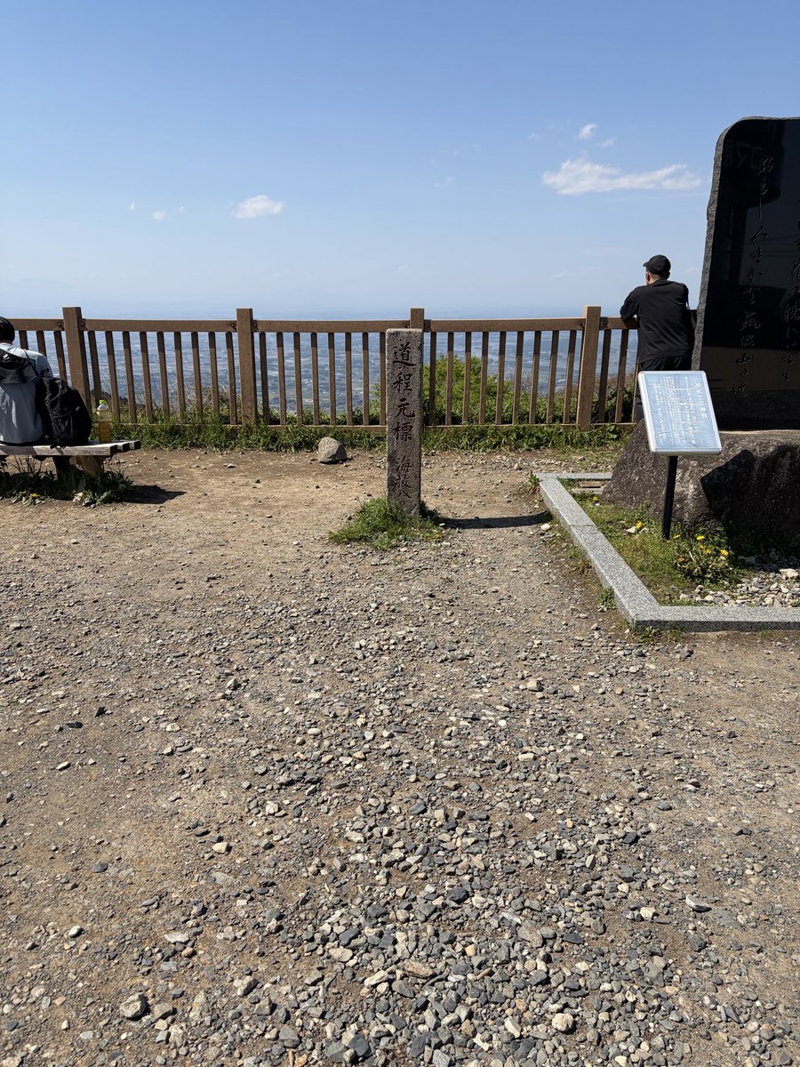 nux_mc's tweet photo. そういえばGWに何年かぶりの山登りしたら脚がお釈迦になった https://t.co/qQM0gzaCcx