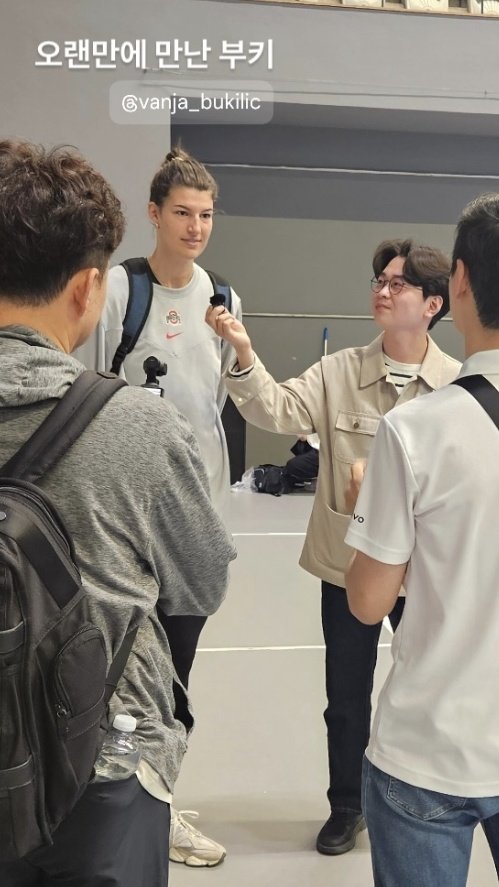 스비 tweet media