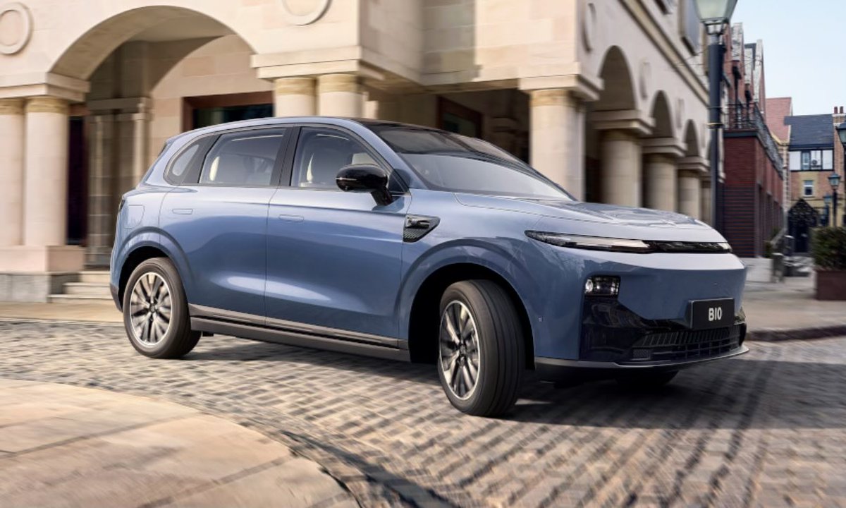 actuauto's tweet photo. Le LeapMotor B10 aura bien un cousin badgé Opel ; les deux seront fabriqués sur la même ligne à Saragosse (Espagne). https://t.co/axTaOlGTYN