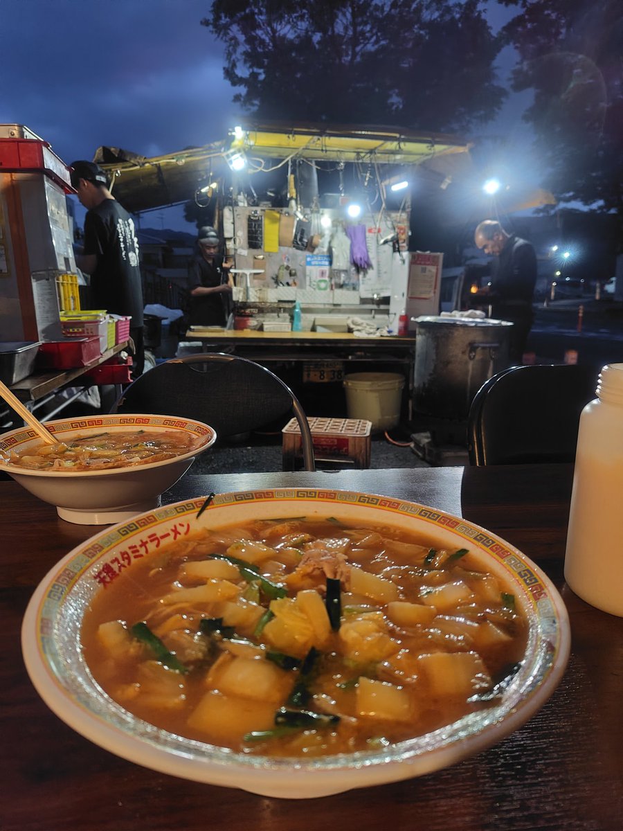 92akky's tweet photo. 夜は天理スタミナラーメン、通称天スタの屋台店で、スタミナラーメン大。
昔ながらの屋台で食べるのは格別！！
#ラーメン #天理ラーメン #スタミナラーメン https://t.co/bJjj2WaNrU