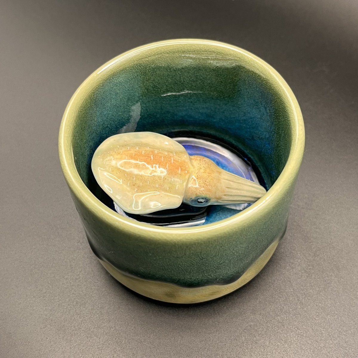 Usaginorara1's tweet photo. アオリイカのぐい呑みを作りました🍶🦑 https://t.co/awxRYuVBDf