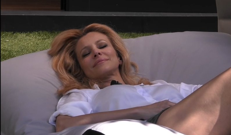 #gfvip 
Stasera
-Adriana Volpe sta diventando 1a comodina o è 1a semplice zerbina? 
Stasera ti distruggeranno tu si +forte del rumore intorno.
Sta Dea\Musa qualunque cosa faccia viene presa di mira xké in questo mondo inverso il diverso viene giudicato 
Sempre cn te Adriana 💪.
