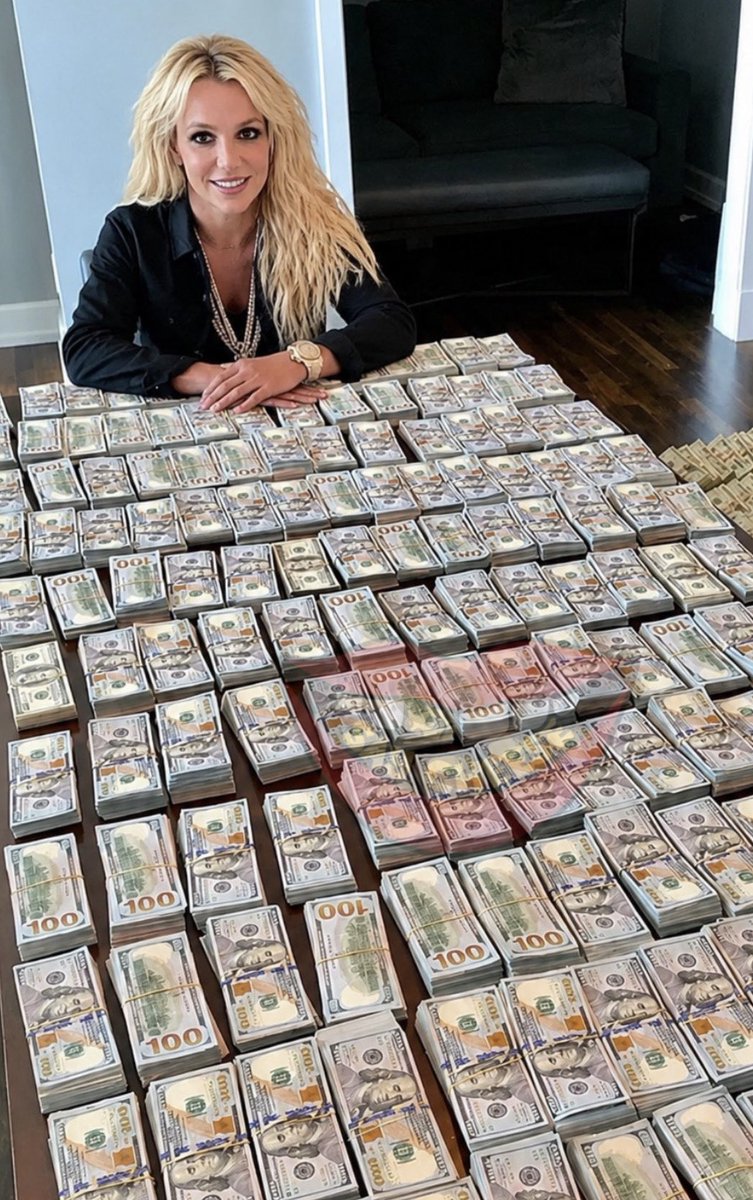MahonyCathal's tweet photo. i love how the multimillionaire breadwinner of the entire extended family just so happens to be the “crazy” one
#freebritney https://t.co/rT1f8B313H