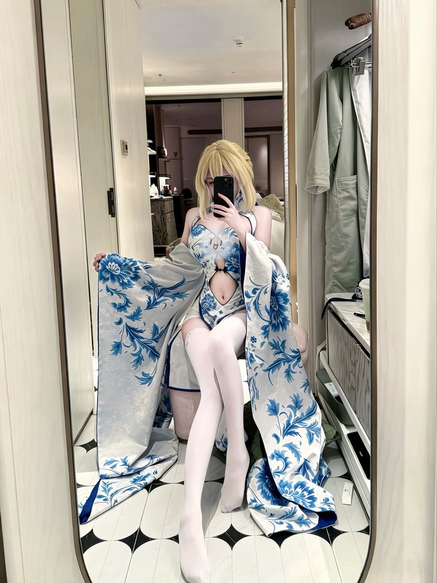 我们不是只有彼此吗？
#cos https://t.co/0V5f3K7HUU