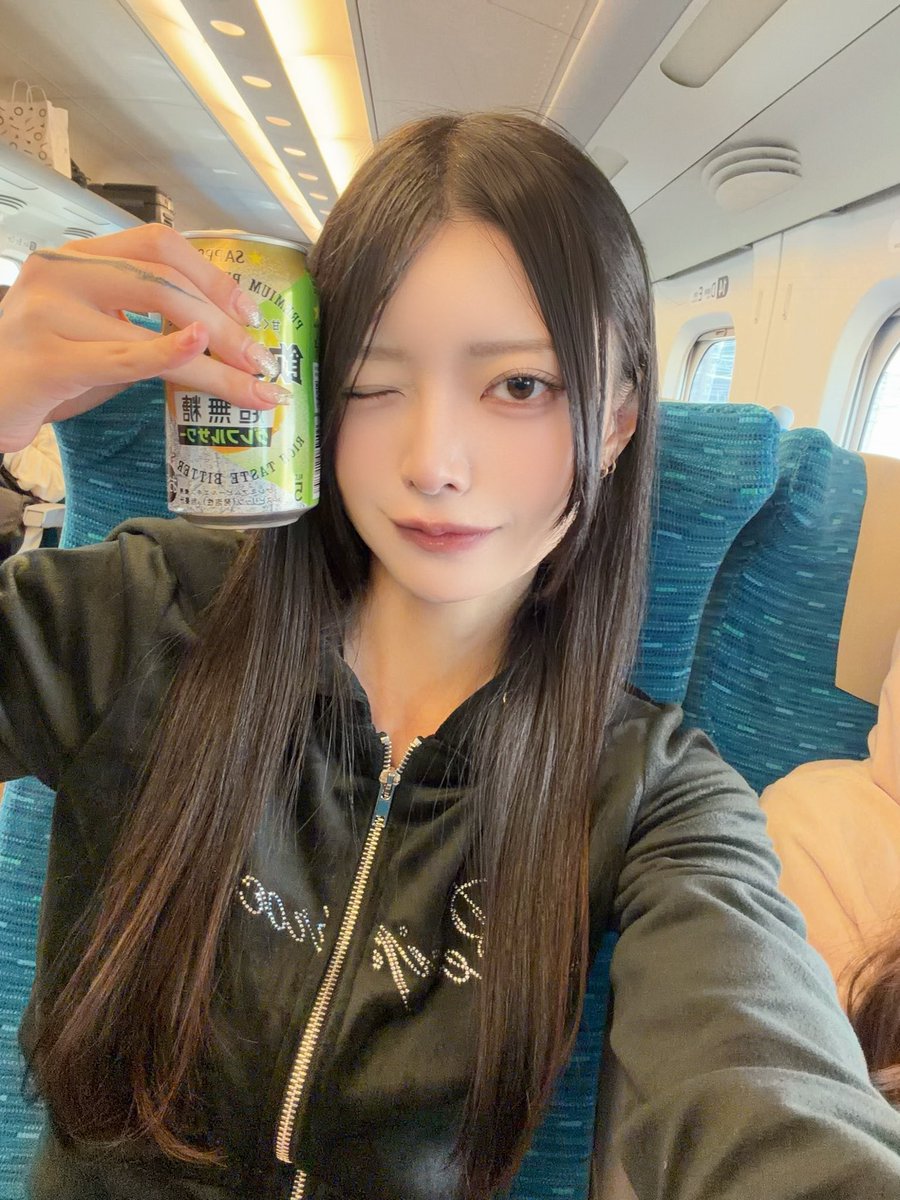 Meccha_tuyoi's tweet photo. 結論から言うね。
👉移動中に飲む酒がいっちゃん美味い。

これはガチ。 https://t.co/cytzg1KwoI
