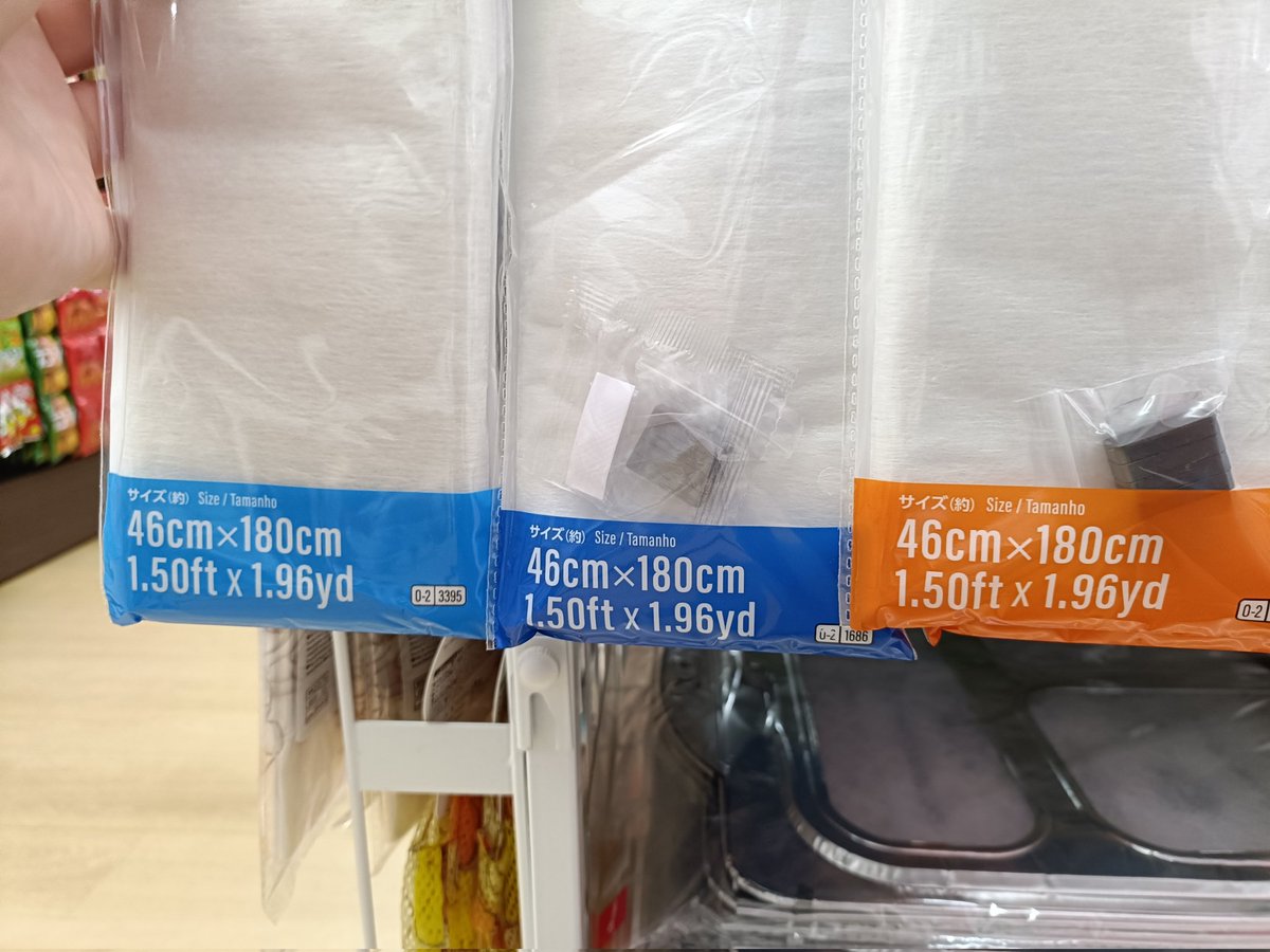 あれ？
ダイソーさん
これ
磁石無いやつ
割高じゃね？
＃ＤＡＩＳＯ
＃ダイソー
＃レンジフィルター