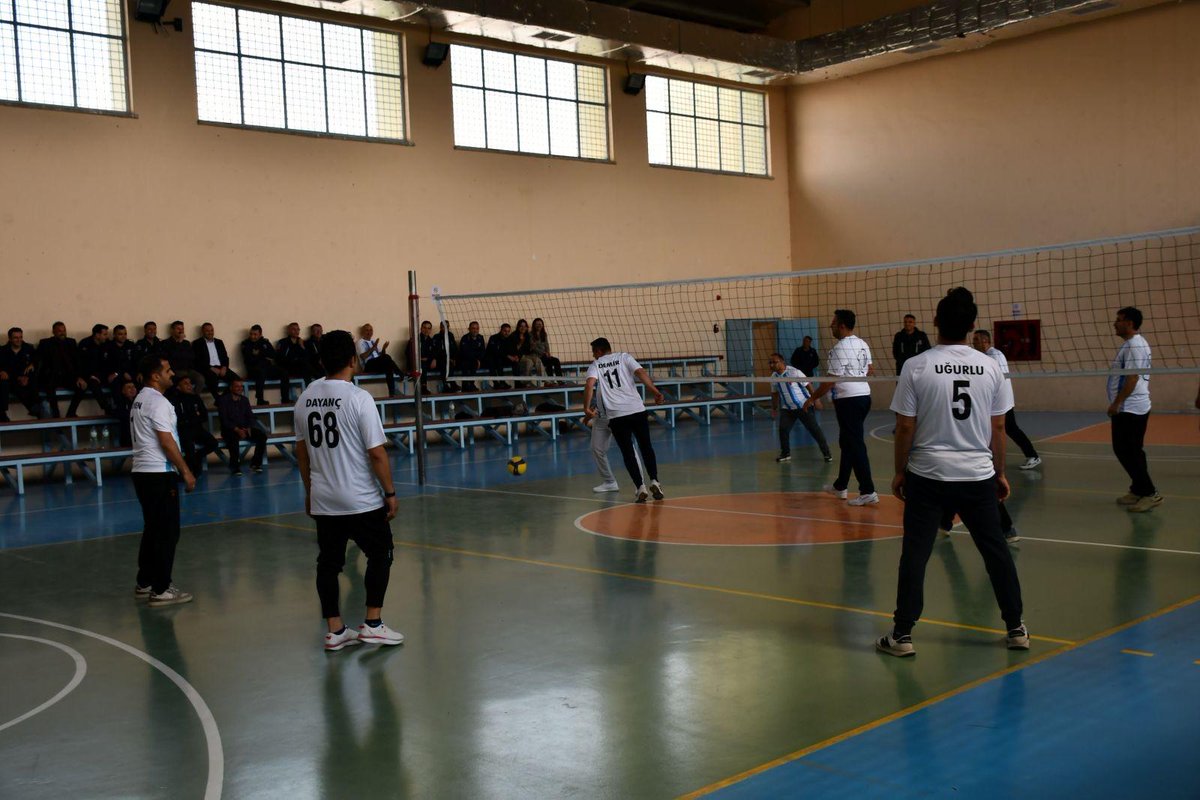 nevsehirds's tweet photo. 6 Haziran Ceza İnfaz Personeli Günü kapsamında Nevşehir E Tipi Kapalı Ceza İnfaz Kurumunda düzenlenen voleybol turnuvasına katılım sağlandı. https://t.co/GKEKgGxEdq