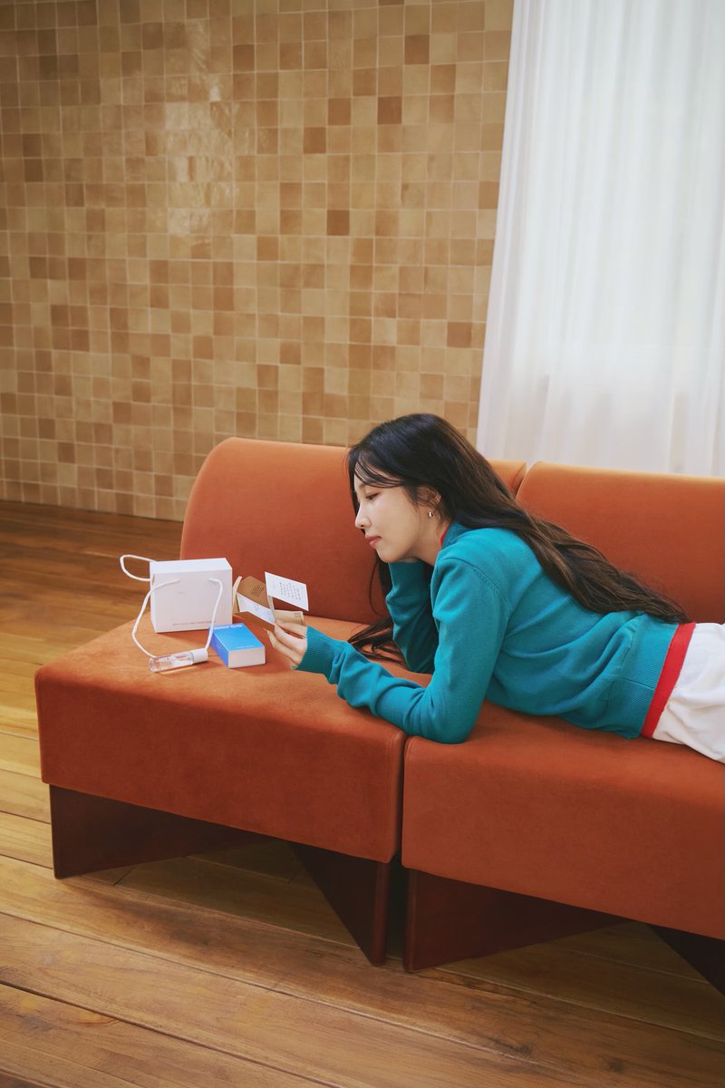예뽀라.. 쨍한 컬러 너무 잘 어울리는 듯