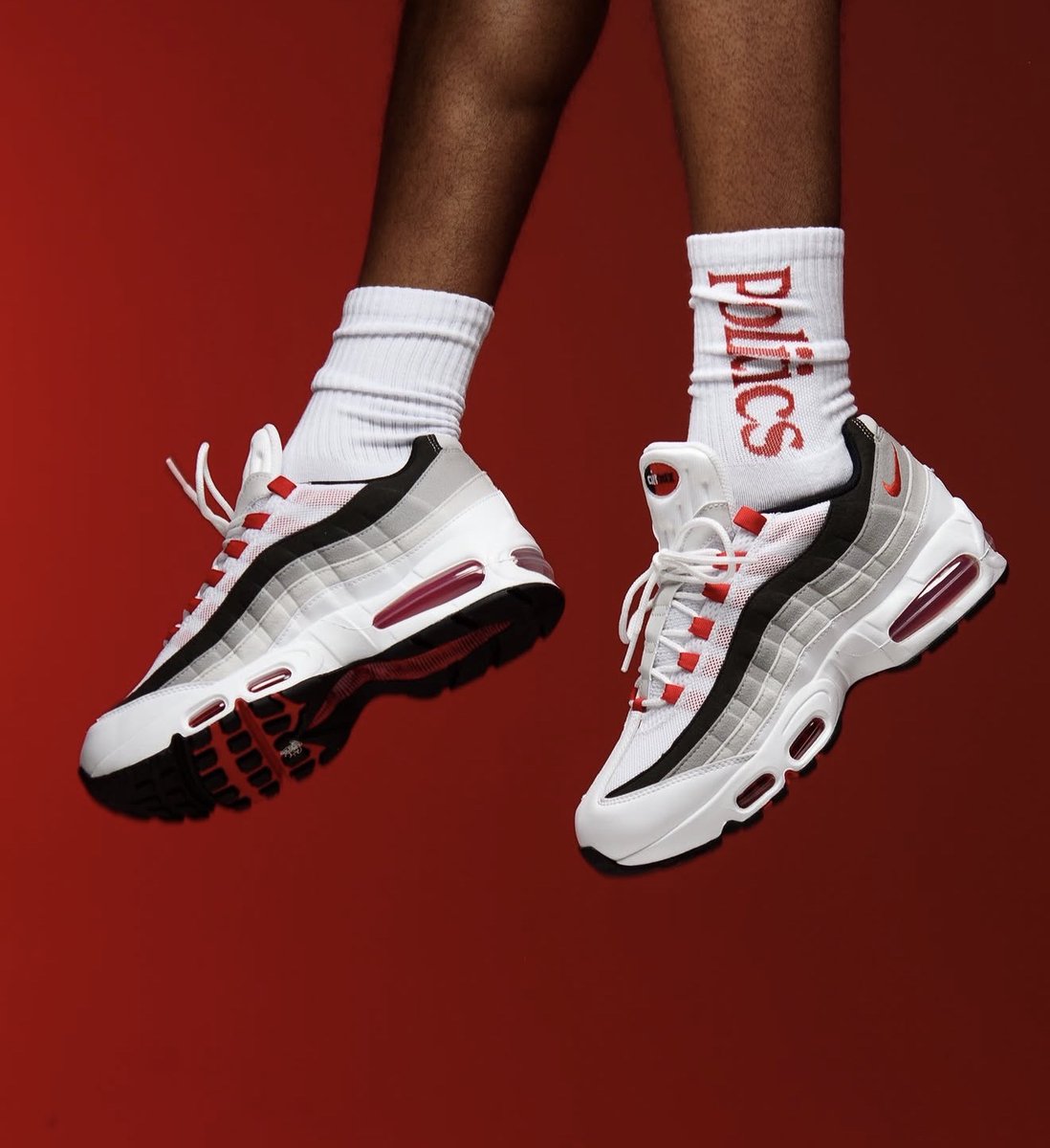 SNKR_TWITR tweet media