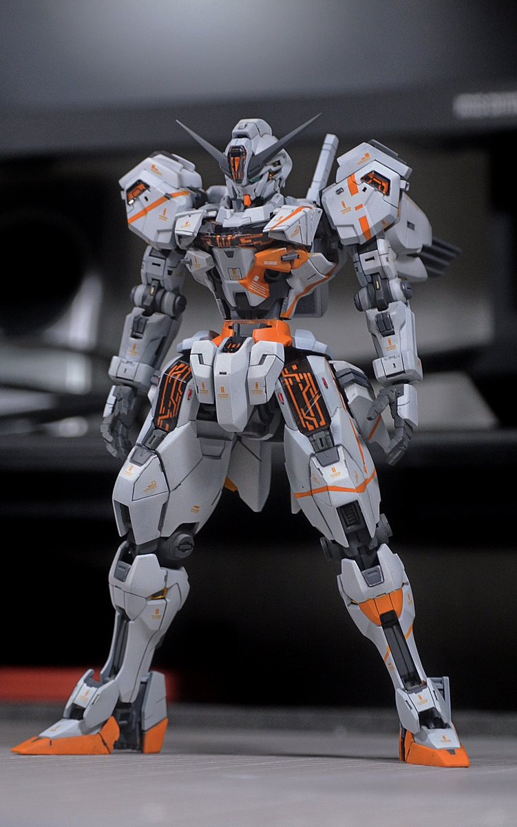 またこんなカラーリングのガンダム作りたい
