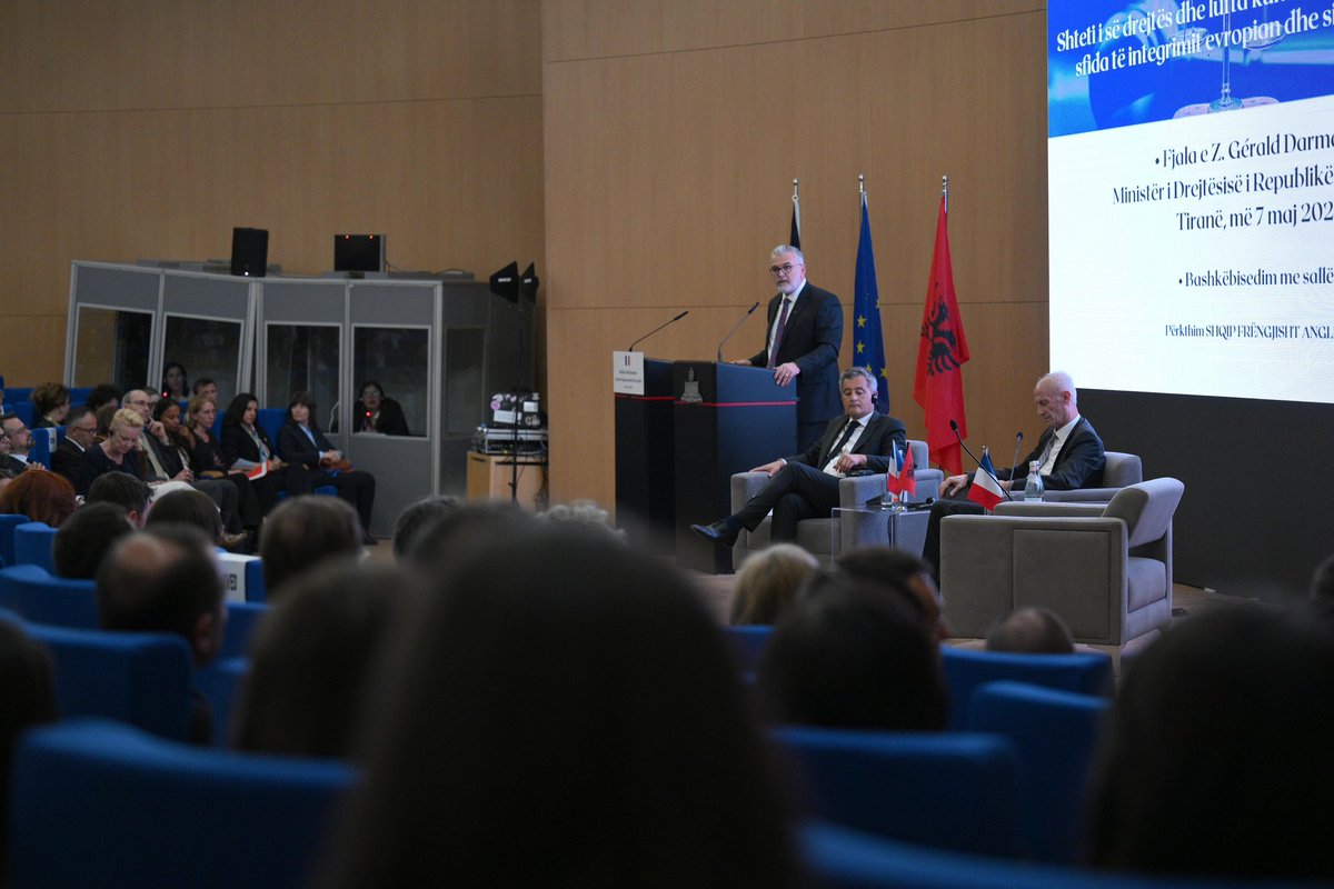 pvengu's tweet photo. Honoré d’avoir participé à l’échange avec le ministre français de la Justice, @GDarmanin , à l’École de la Magistrature, autour de l’État de droit, de la lutte contre le crime organisé et du désir d’Europe de l’Albanie. 🇫🇷🇦🇱🇪🇺

Le ministre Darmanin a salué les profondes réformes engagées par notre pays, les qualifiant de transformation sans précédent dans la région, et a réaffirmé le soutien clair de la France à l’adhésion de l’Albanie à l’Union européenne.

Dans une Europe confrontée à de nouveaux défis, une justice forte et la coopération entre alliés demeurent le socle de notre sécurité et de notre démocratie communes. #Albanie #France
