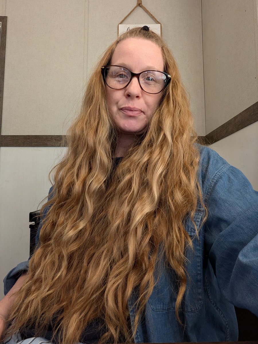 CrystalGRister's tweet photo. Losing 4 inches from this mane and returning to work. https://t.co/XMRyBPM3zZ