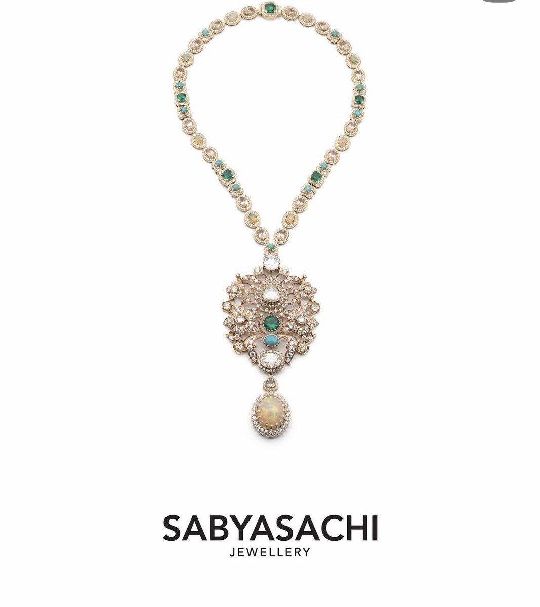ELLE India wrote about Rihanna wearing jewelry from the Indian brand Sabyasachi 👇