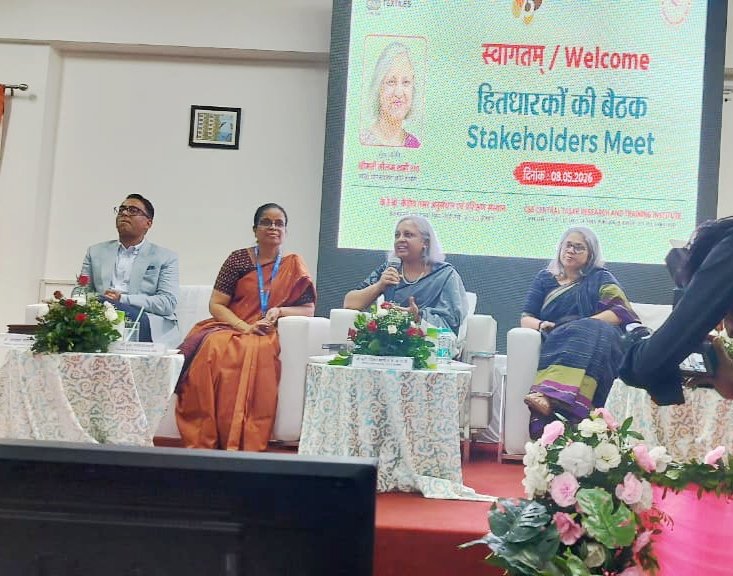 TexMinIndia's tweet photo. Smt. Neelam Shami Rao, Secretary (Textiles), visited the Central Tasar Research & Training Institute in Ranchi and interacted with farmers and stakeholders associated with the sericulture sector.

The interaction focused on strengthening silk production, promoting sustainable livelihoods, and enhancing opportunities for farmers and silk growers through innovation, research, and skill development initiatives.

#Silk #Sericulture #CentralSilkBoard #Jharkhand #Textiles @csbmot