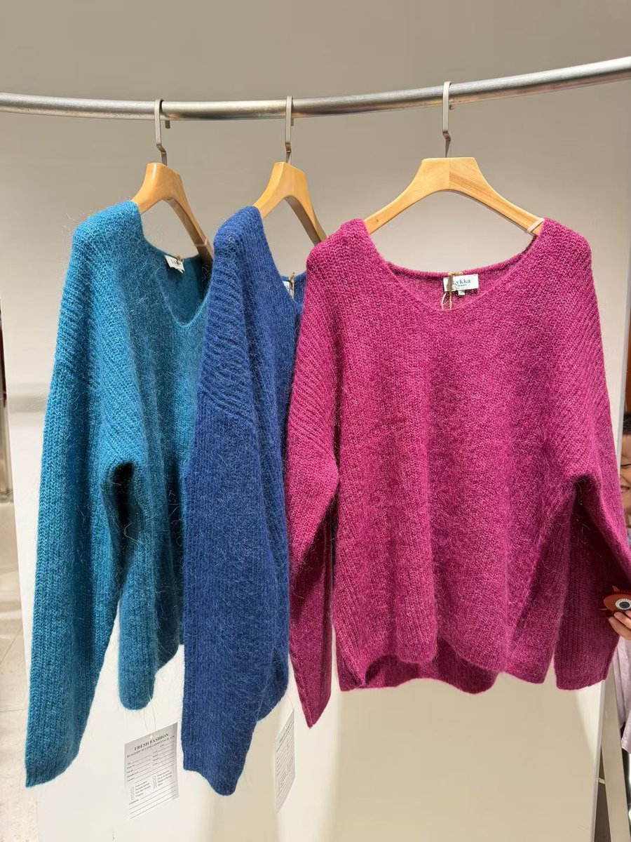 BeyondGarments's tweet photo. 🧵 Cable knit &amp; V-neck wool pullovers — timeless knitwear essentials for seasonal collections.
Comfort, texture &amp; versatility for global fashion brands.

📧 Contact: beyond8068@gmail.com
🌐 Website: https://t.co/QJfUEfpemL

#beyondgarments #knitwear #cableknit #pullover #oemodm https://t.co/EFYwzeldR7
