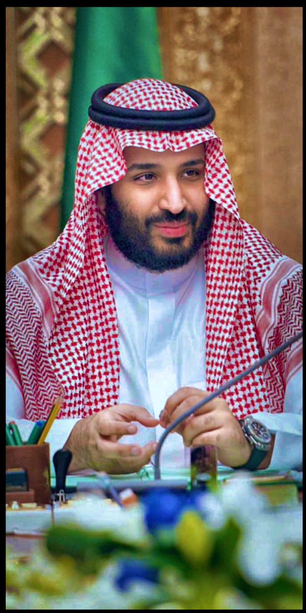 #رجلٌ حمل على عاتقه همّ وطنٍ بأكمله، وسار بطموحٍ 
لا يعرف التوقف، حتى أصبحت المملكة 🇸🇦 اليوم قصة
إنجاز تُروى للعالم بفخرٍ واعتزاز.

#فاجعلوا_له نصيبًا من دعائكم في مواطن الإجابة .
فالدعاء لمن خدم دينه ووطنه وقيادته من أعظم
صور الوفاء وشكر النعم ، ولمن كان سببًا بعد الله
في رفعة