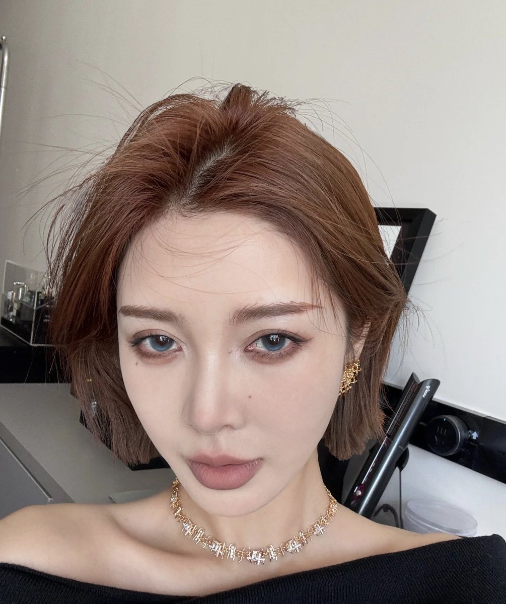 새 머리색, 마음에 드세요? https://t.co/ZdYRgP7AtJ