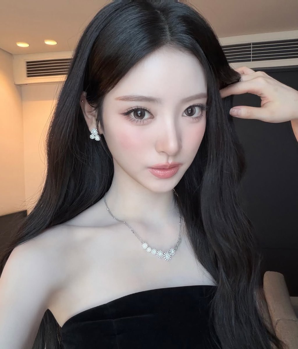 annarated's tweet photo. 안나 셀카 느낌 ㅈㄴ 좋음 https://t.co/14mLUTeebX