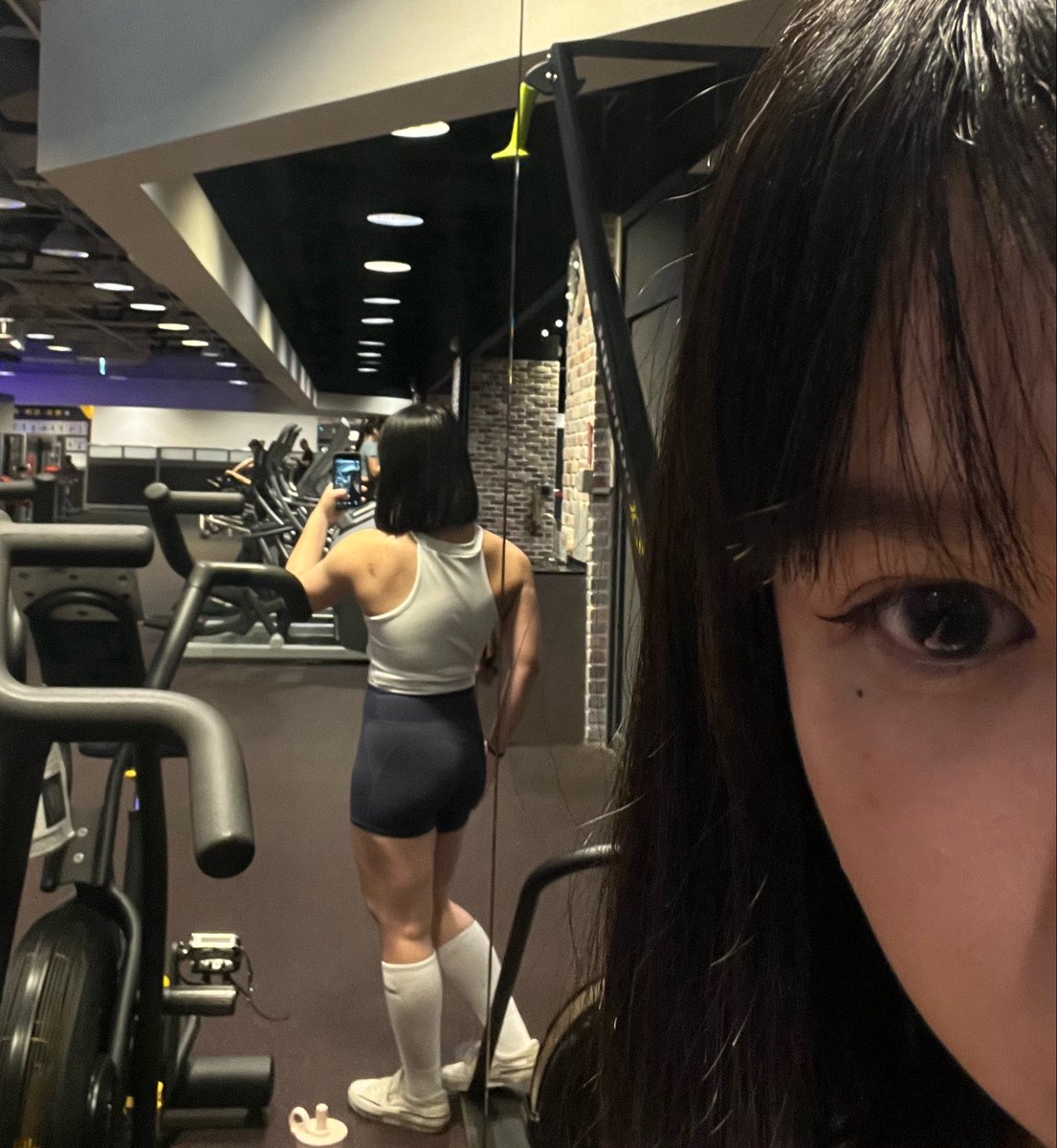恨 拍第三張的時候忘記縮小腹
又被我找到一個聖光區😗 https://t.co/9vSn9qaGGY