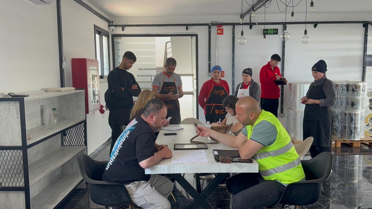 CSGBPR's tweet photo. HASİPOĞLU: “İŞ GÜVENLİĞİ ERTELENEMEZ”
4-10 Mayıs İş Sağlığı ve Güvenliği Haftası kapsamında, Çalışma Dairesi müfettişleri  tarafından Girne’de geniş kapsamlı iş sağlığı ve güvenliği denetimi gerçekleştirildi.
#isghaftasi
#isgüvenliği https://t.co/xUq3JsVUDC