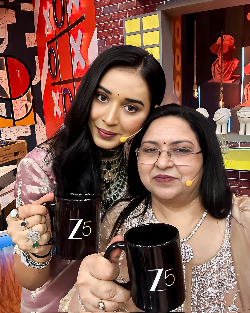 neharawat8059's tweet photo. The most beautiful mother-daughter duo🥰💞✨
Super excited to witness you both together 😊 
Lots of love both of you 😘✨
Ye Maa-Beti ki jodi rahegi superhit 💫 

#TanyaMittal
#TanyaKaParivaar
@itanyamittal
#MaaHaiNa #Zee5 https://t.co/D9JM23VjgK