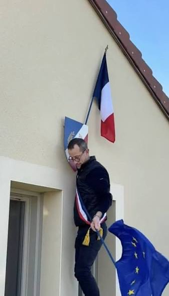 Florian Philippot tweet media