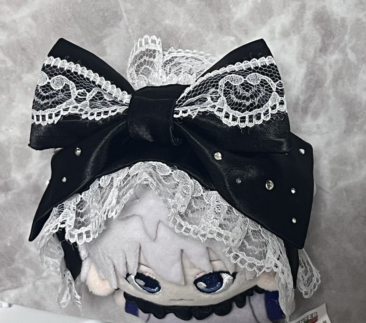n0ir_nu1's tweet photo. 後日Yフリマにて販売予定のヘッドドレスです
あご部分がゴムになってますので簡単に装着できます
黒/白/赤の3色の販売を予定しております

着画に使用しているぬいは12cmです https://t.co/mEqpYVvGhS