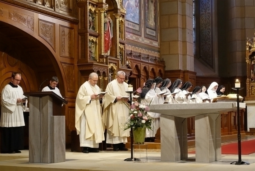 KlosterStMarien's tweet photo. Wir #Zisterzienserinnen vom #Kloster St. #Marienthal wünschen Ihnen und Ihren Lieben Gottes #Segen und #Beistand, alles Gute und Gesundheit, und ein schönes und erholsames Wochenende.
Mit einem herzlichen "Grüß #Gott" senden wir Ihnen allen segensreiche Grüße aus unserem Kloster. https://t.co/fypJ28ajaU