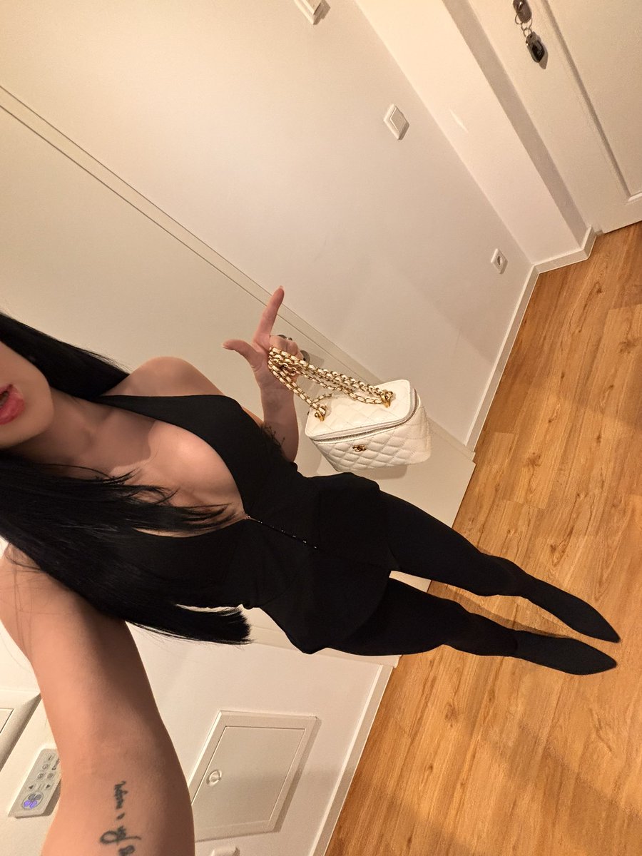 goddesschannely's tweet photo. Fuck, ich bin einfach so geil. Jeder Mann schaut mich draußen an.🤭😂🐷
#findom #finsub #femdom #moneydom #paypig #devot #beta #loser #mini #zahlsau #feet #stiefel #atm #cashandgo #zahlschwein #domina https://t.co/lcuKpMSPfd