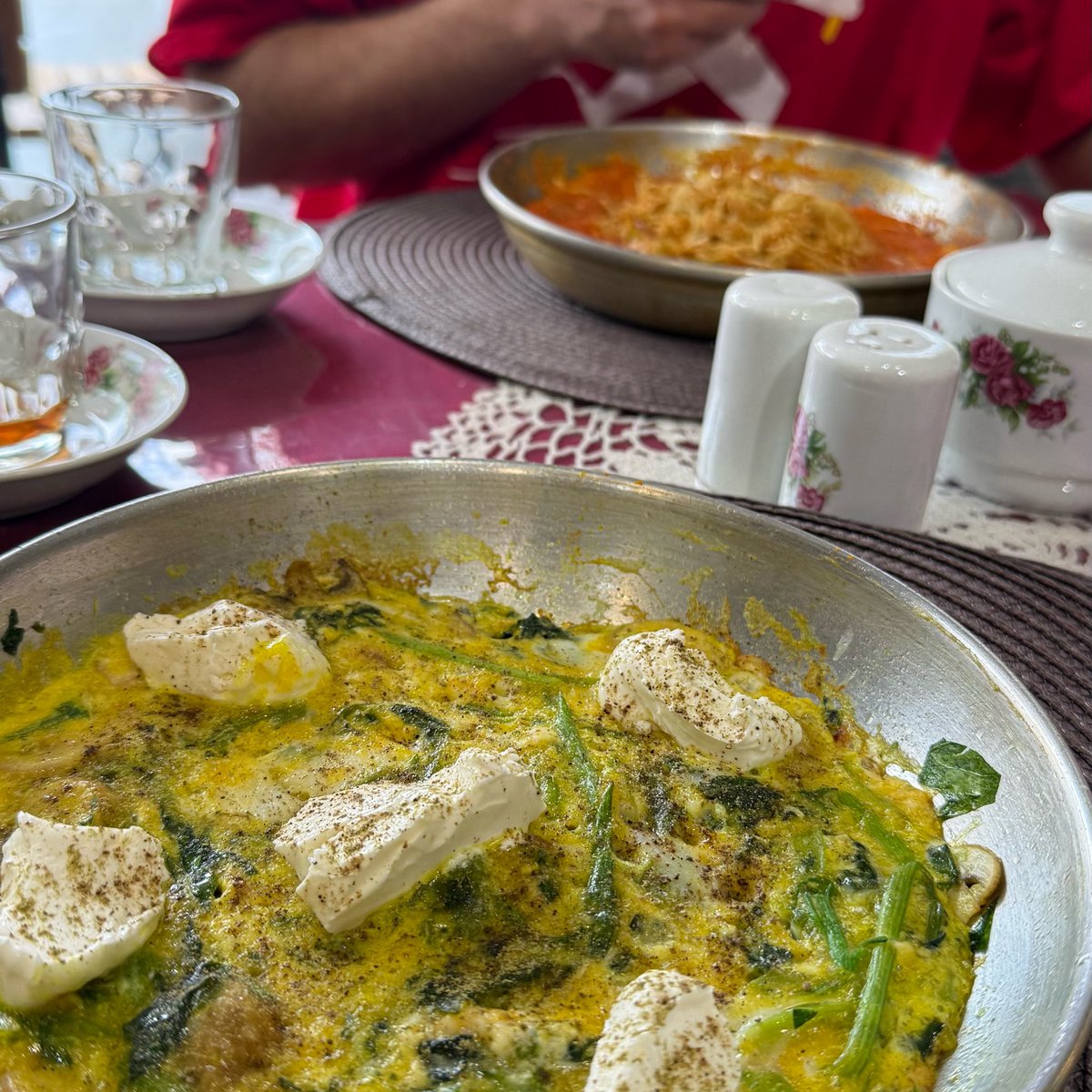 چای فقط تو نلبکی