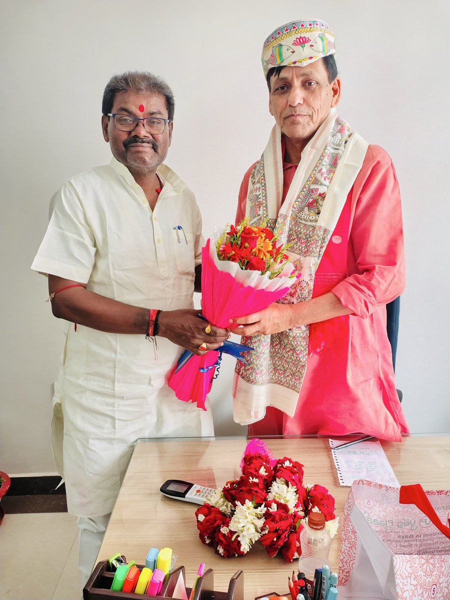 बिहार सरकार में मंत्री बनने के उपरांत आज भारत सरकार के माननीय गृह राज्य मंत्री श्री नित्यानंद राय जी से शिष्टाचार भेंट कर उन्हें अंगवस्त्र एवं पुष्पगुक्ष देकर सम्मानित किया।

<a href="/nityanandraibjp/">Nityanand Rai</a>