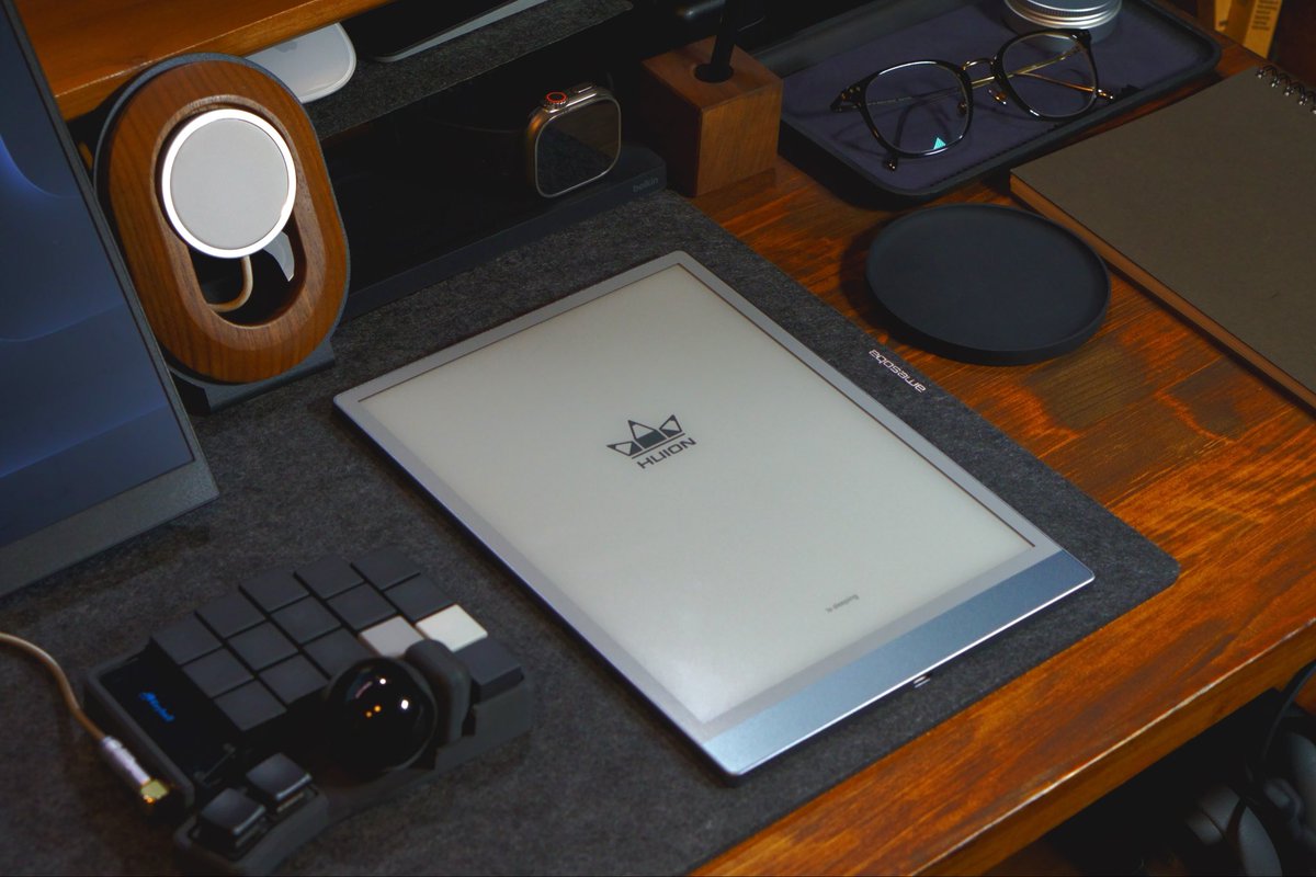 yuLog_jp's tweet photo. E-Inkタブレット「Huion Ink」

* 8,192段階筆圧×EMRペン
* 寒色・暖色デュアルフロントライト
* 電子ノート・電子書籍リーダー・ペンタブ対応

通知に振り回されず、ただ目の前のメモに没頭できる。そんな贅沢な体験ができるタブレットをレビューしました。

https://t.co/pyr3EMzsOv https://t.co/1mvij2lHi7