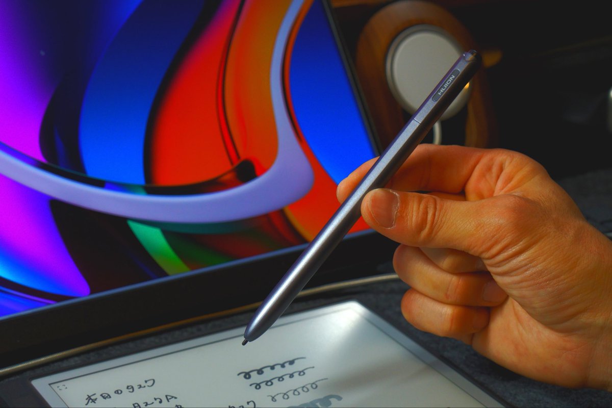 yuLog_jp's tweet photo. E-Inkタブレット「Huion Ink」

* 8,192段階筆圧×EMRペン
* 寒色・暖色デュアルフロントライト
* 電子ノート・電子書籍リーダー・ペンタブ対応

通知に振り回されず、ただ目の前のメモに没頭できる。そんな贅沢な体験ができるタブレットをレビューしました。

https://t.co/pyr3EMzsOv https://t.co/1mvij2lHi7